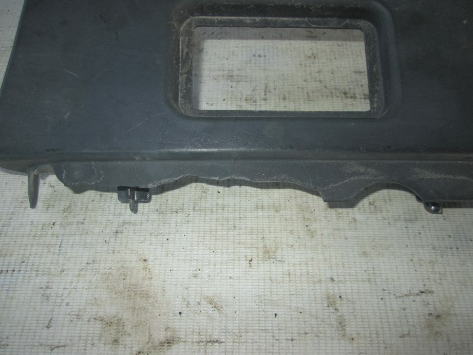 накладка левого корпуса ступеней б/у \ обломан край - 2